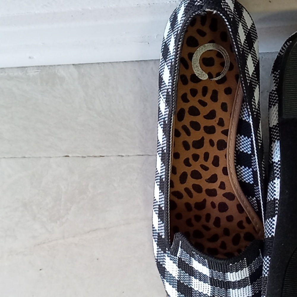 Shoes - Picture 4 of 4
